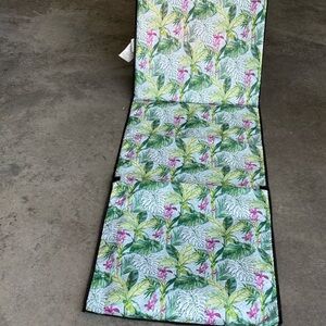 2 Folding chair/ mats